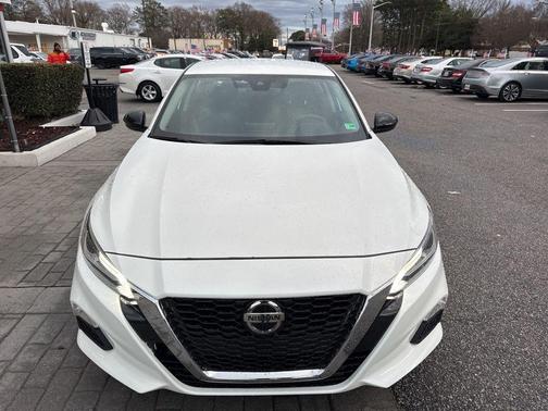 2022 Nissan Altima SR FWD