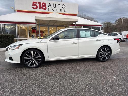 2022 Nissan Altima SR FWD