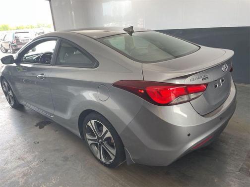Titanium Gray Metallic 2014 Hyundai ELANTRA SE