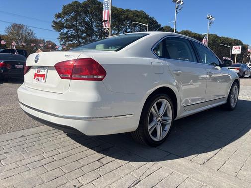 2013 Volkswagen Passat 2.0 TDI SE w/ Sunroof