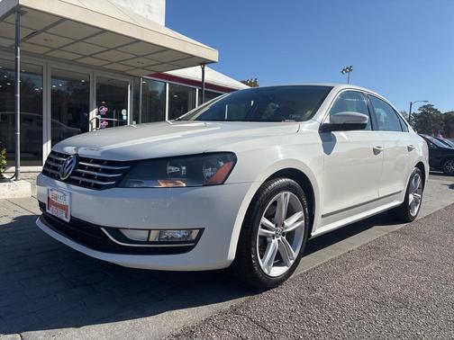 2013 Volkswagen Passat 2.0 TDI SE w/ Sunroof