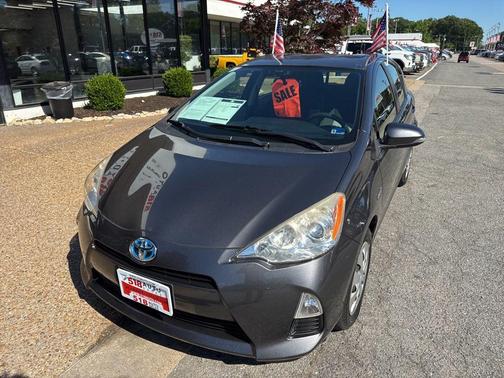 Magnetic Gray Metallic 2014 Toyota Prius c Two
