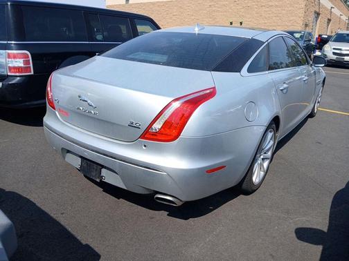 2014 Jaguar XJ Base