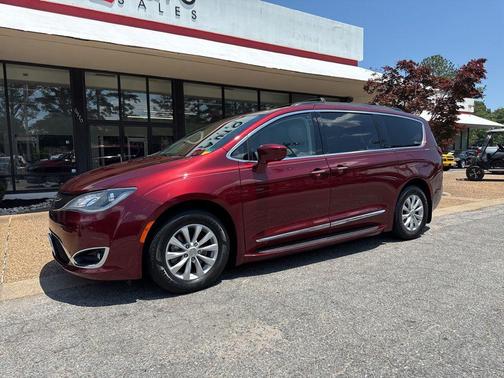 Velvet Red Pearlcoat 2017 Chrysler Pacifica Touring-L