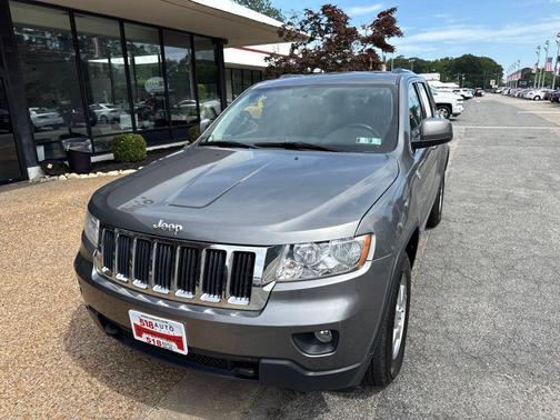 Mineral Gray Metallic Clearcoat 2013 Jeep Grand Cherokee Laredo
