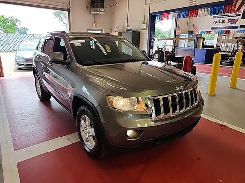 Mineral Gray Metallic Clearcoat 2013 Jeep Grand Cherokee Laredo