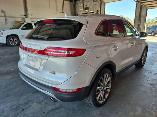 White Platinum Clearcoat Metallic 2016 Lincoln MKC Reserve