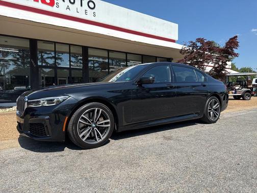 Black Sapphire Metallic 2022 BMW 750 i xDrive
