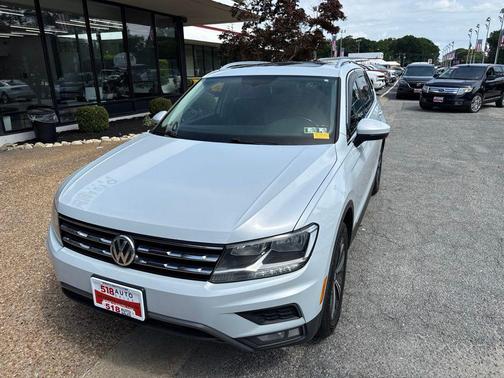 White 2018 Volkswagen Tiguan 2.0T SEL