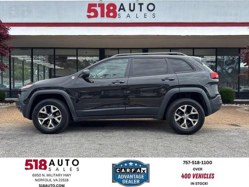 Brilliant Black Crystal Pearlcoat 2014 Jeep Cherokee Trailhawk