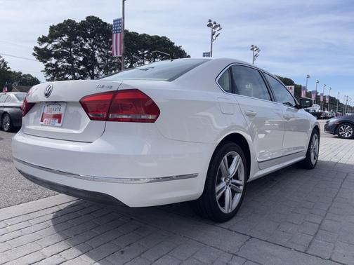 2013 Volkswagen Passat 2.0 TDI SE w/ Sunroof