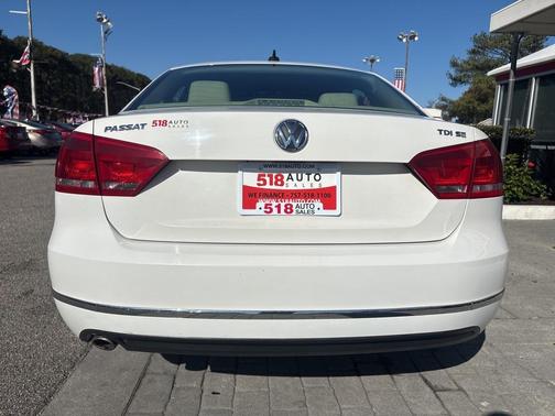2013 Volkswagen Passat 2.0 TDI SE w/ Sunroof