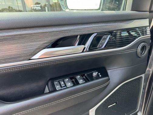 Baltic Gray Metallic Clearcoat 2024 Jeep Wagoneer Series II 4x4