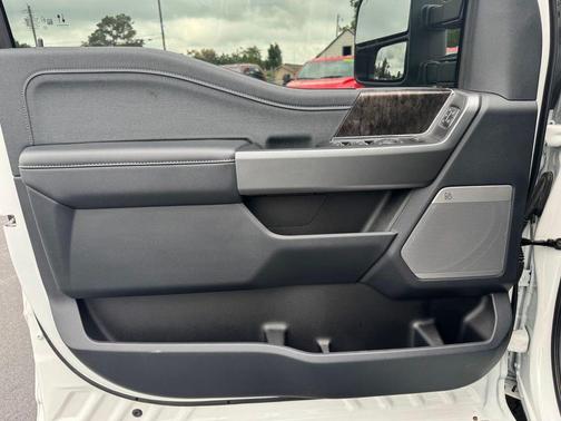 Star White Metallic Tri-Coat 2026 Ford F-350 Lariat