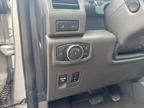 Ingot Silver 2018 Ford Expedition XLT