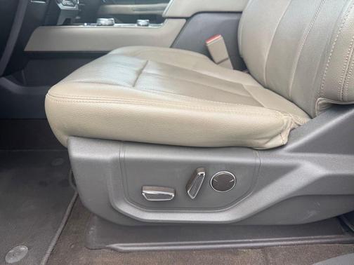 Ingot Silver 2018 Ford Expedition XLT