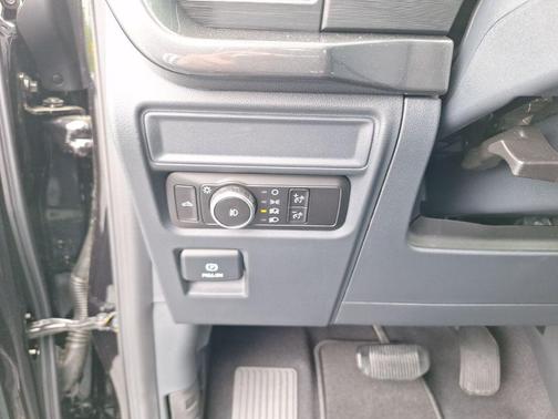 Agate Black Metallic 2026 Ford F-150 STX