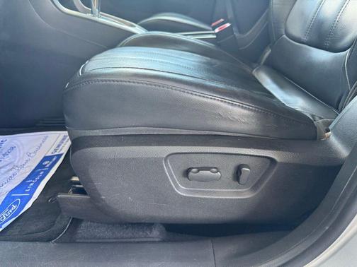 Silver Ice Metallic 2014 Chevrolet Captiva Sport LTZ