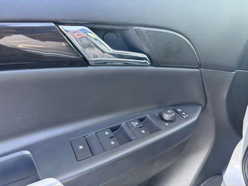 Silver Ice Metallic 2014 Chevrolet Captiva Sport LTZ