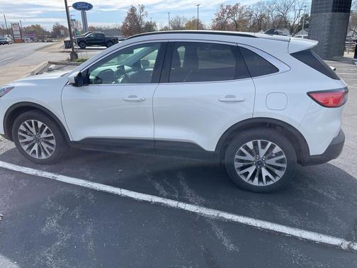 2022 Ford Escape Titanium