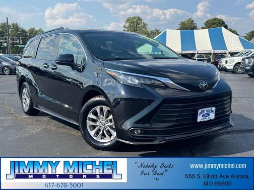 Midnight Black Metallic 2026 Toyota Sienna XLE