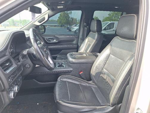 Pearl Beige Metallic 2021 GMC Yukon SLT