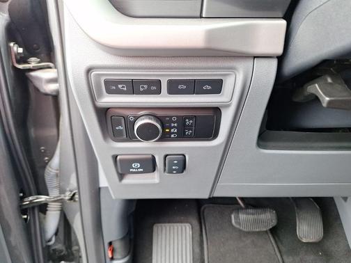 2023 Ford F-150 Lightning XLT