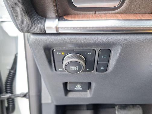 White Metallic 2026 Ford Expedition King Ranch