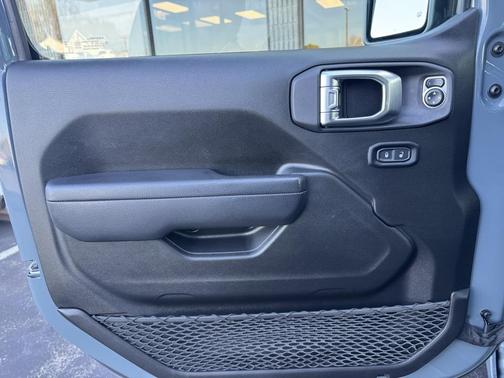 2024 Jeep Gladiator Sport S