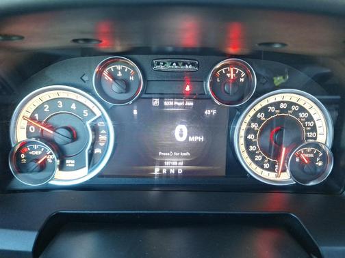 2018 RAM 2500 Big Horn Crew Cab 4x4 8' Box