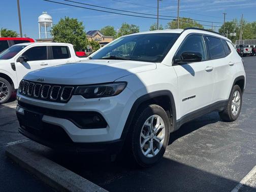 Bright White Clearcoat 2024 Jeep Compass Latitude