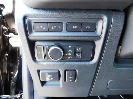 2022 Ford F-150 Lightning Platinum