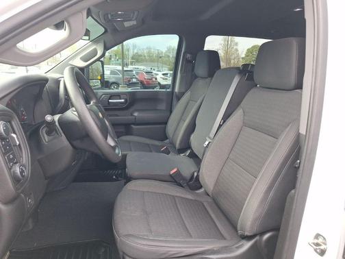 Summit White 2024 Chevrolet Silverado 2500 Custom