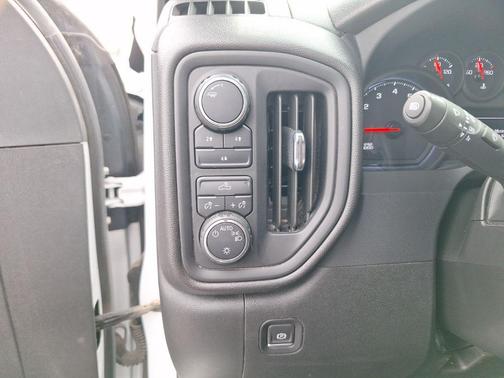 Summit White 2024 Chevrolet Silverado 2500 Custom