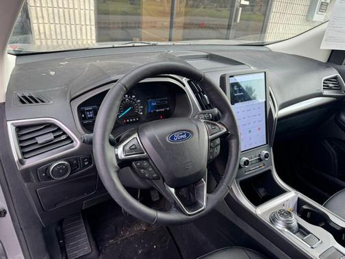 Iconic Silver Metallic 2024 Ford Edge SEL