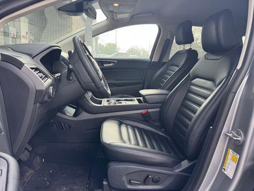 Iconic Silver Metallic 2024 Ford Edge SEL