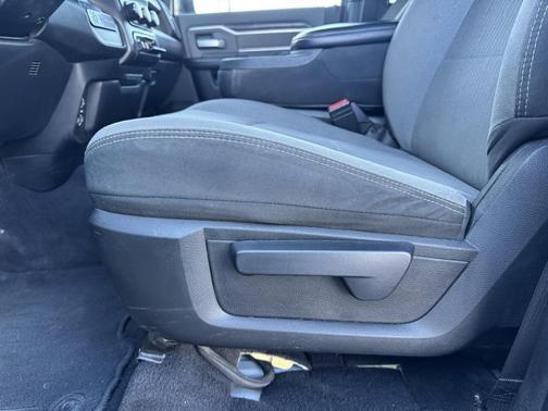 2021 RAM 3500 Big Horn Crew Cab 4x4 6'4' Box