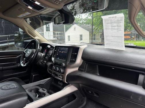 Diamond Black Crystal Pearlcoat 2022 RAM 3500 Laramie Crew Cab 4x2 8' Box