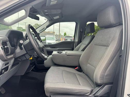 Oxford White 2025 Ford F-150 XLT