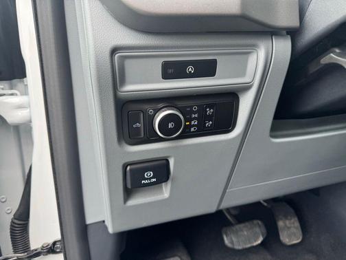 Oxford White 2025 Ford F-150 XLT