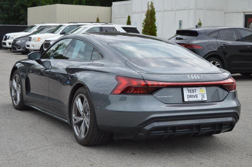 Daytona Gray Pearl Effect 2023 Audi e-tron GT Premium Plus quattro