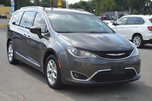 2018 Chrysler Pacifica Touring-L