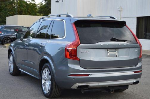 2016 Volvo XC90 T6 Momentum