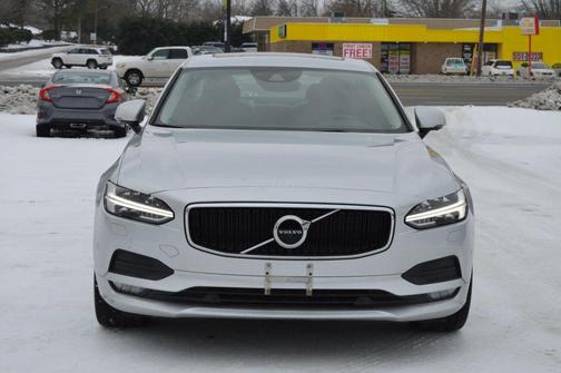 2017 Volvo S90 T6 Momentum