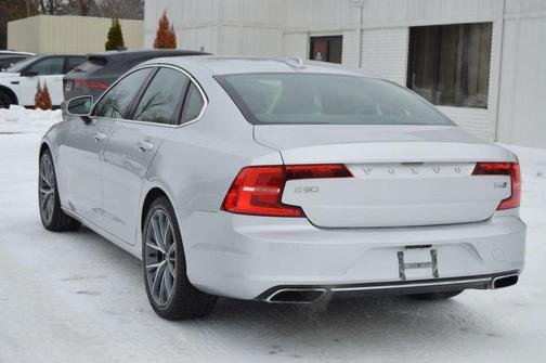 2017 Volvo S90 T6 Momentum