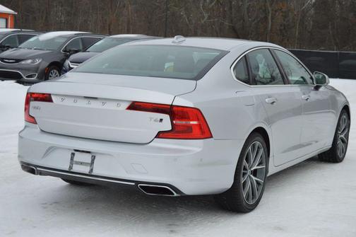 2017 Volvo S90 T6 Momentum