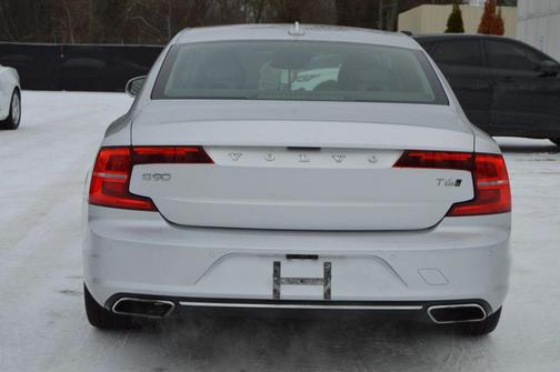 2017 Volvo S90 T6 Momentum