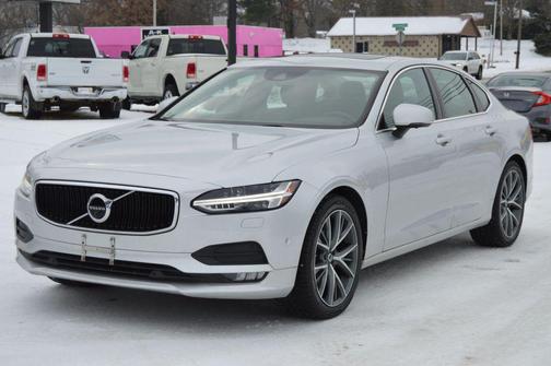 2017 Volvo S90 T6 Momentum