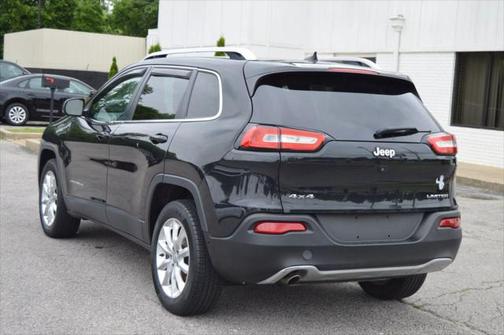 2016 Jeep Cherokee Sport