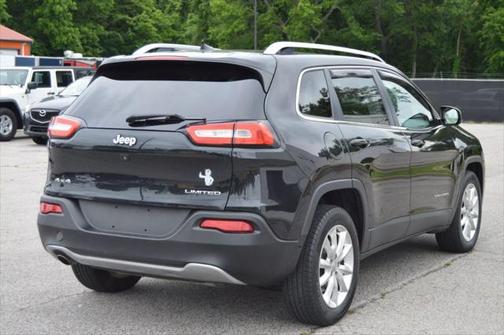 2016 Jeep Cherokee Sport
